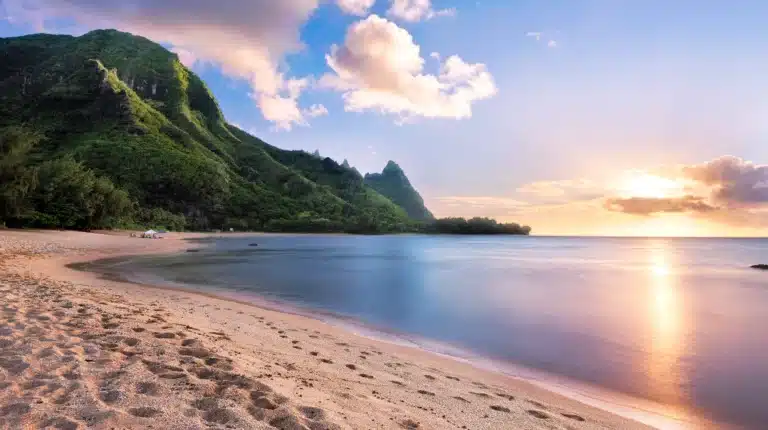 Tunnels Beach (Makua) is a Beach located in the city of Hanalei on Kauai, Hawaii